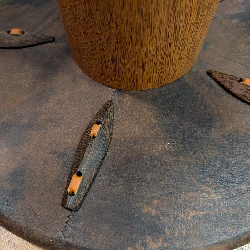 Millennium Bar Table, Round, Palmwood<br />
32 x 40h