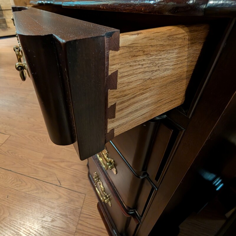 Ethan Allen Bachelor Chest, Dark Stain,  4 Drawer<br />
34 x 19 x 31h