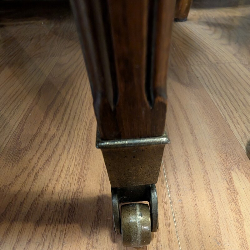 Ethan Allen Pembroke, DropLeaf, Drawer<br />
18-36w x 28d x 25h