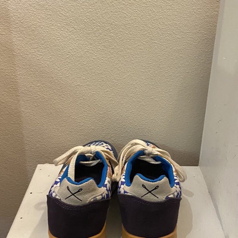 Blu/pnk/t Flrl Sneaker<br />
Blu/Pk/T<br />
Size: 7 R$89