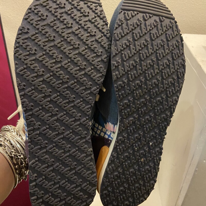 Blu/pnk/t Flrl Sneaker<br />
Blu/Pk/T<br />
Size: 7 R$89