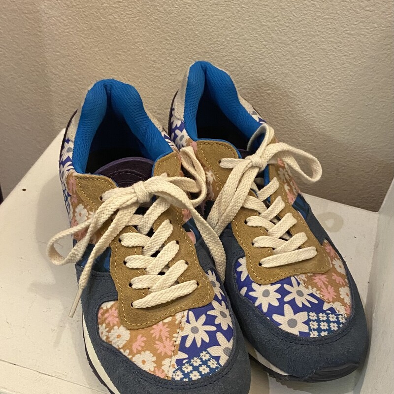 Blu/pnk/t Flrl Sneaker<br />
Blu/Pk/T<br />
Size: 7 R$89