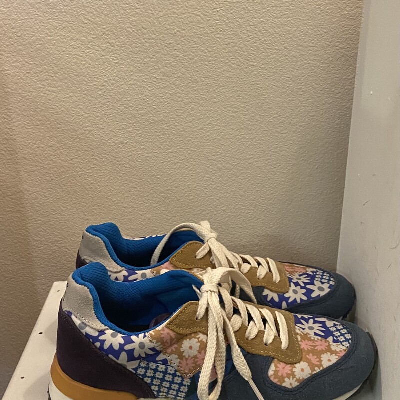 Blu/pnk/t Flrl Sneaker<br />
Blu/Pk/T<br />
Size: 7 R$89