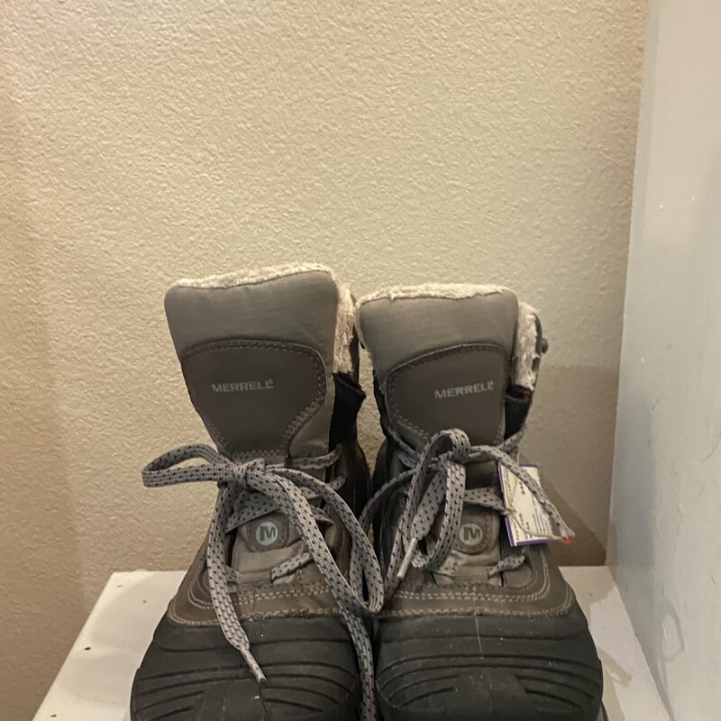 Blk/Oliv<br />
Size: 8.5 R$145