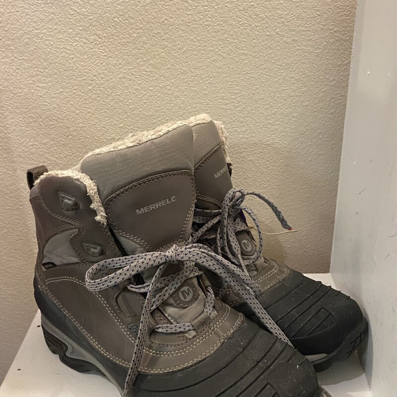 Blk/Oliv
Size: 8.5 R$145