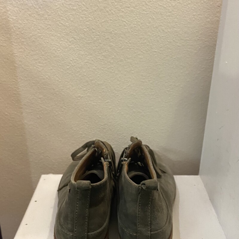 Grn Suede Tie Zip Boot<br />
Green<br />
Size: 11 R$120