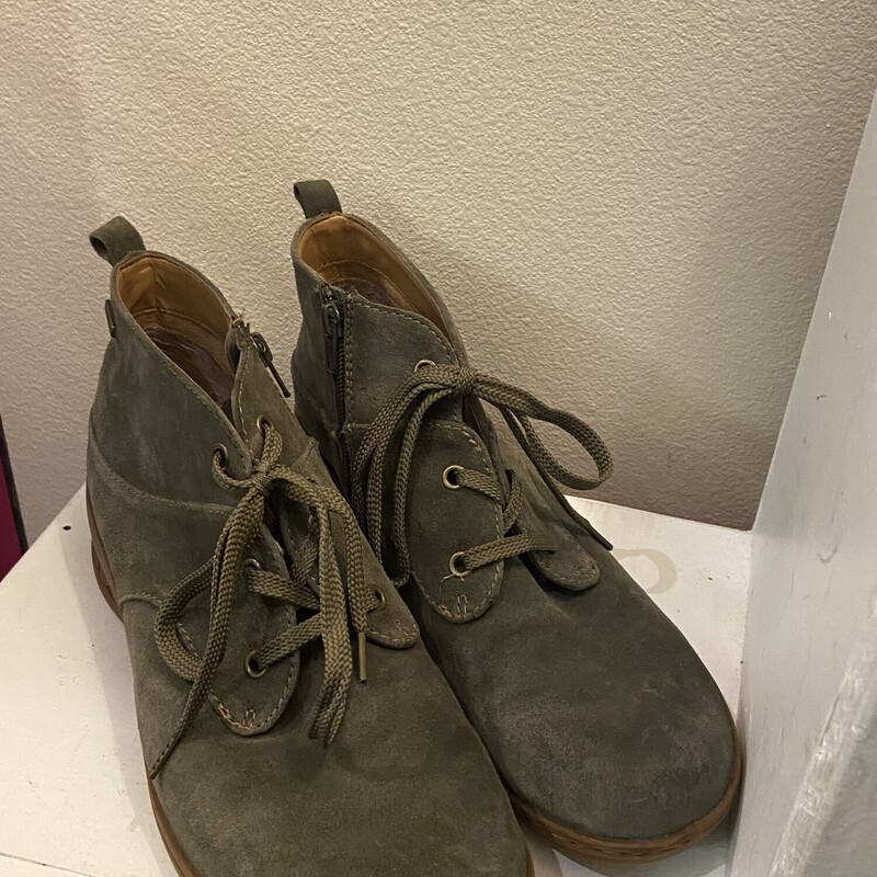 Grn Suede Tie Zip Boot<br />
Green<br />
Size: 11 R$120