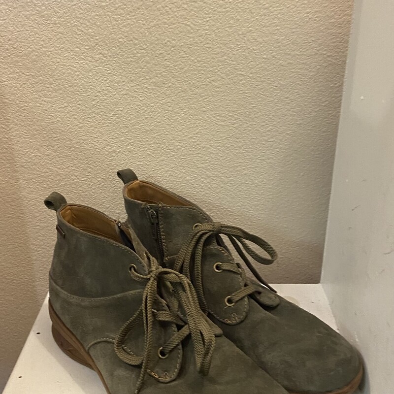 Grn Suede Tie Zip Boot