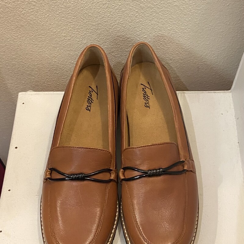 NIB Camel Lther Loafer<br />
Camel<br />
Size: 9 R $110