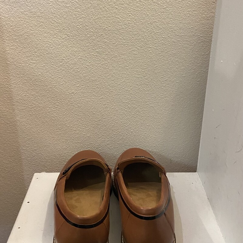 NIB Camel Lther Loafer<br />
Camel<br />
Size: 9 R $110
