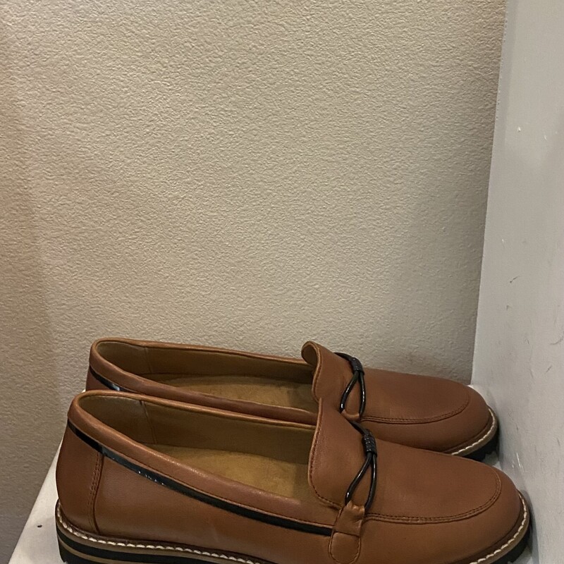 NIB Camel Lther Loafer<br />
Camel<br />
Size: 9 R $110