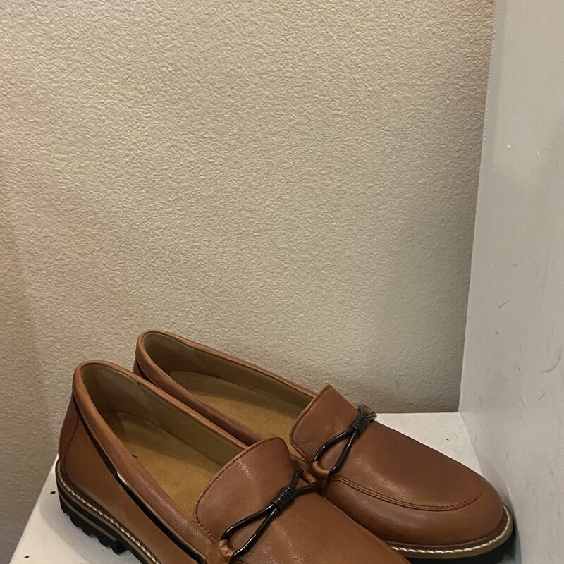 NIB Camel Lther Loafer