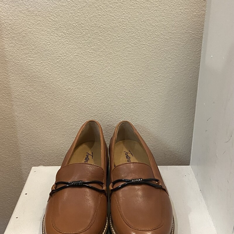 NIB Camel Lther Loafer<br />
Camel<br />
Size: 9 R $110