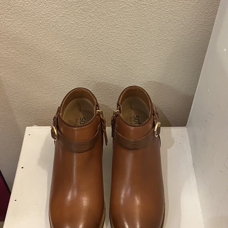 NWOT Brwn Lther Booti<br />
Brown<br />
Size: 6.5 R$150