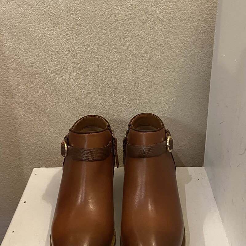 NWOT Brwn Lther Booti<br />
Brown<br />
Size: 6.5 R$150