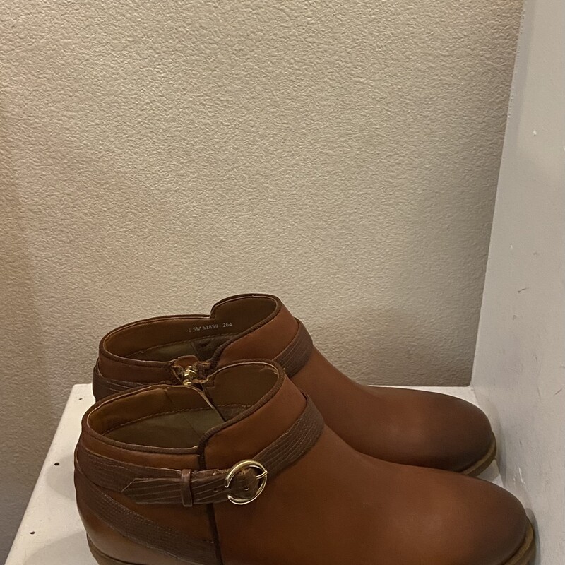 NWOT Brwn Lther Booti<br />
Brown<br />
Size: 6.5 R$150