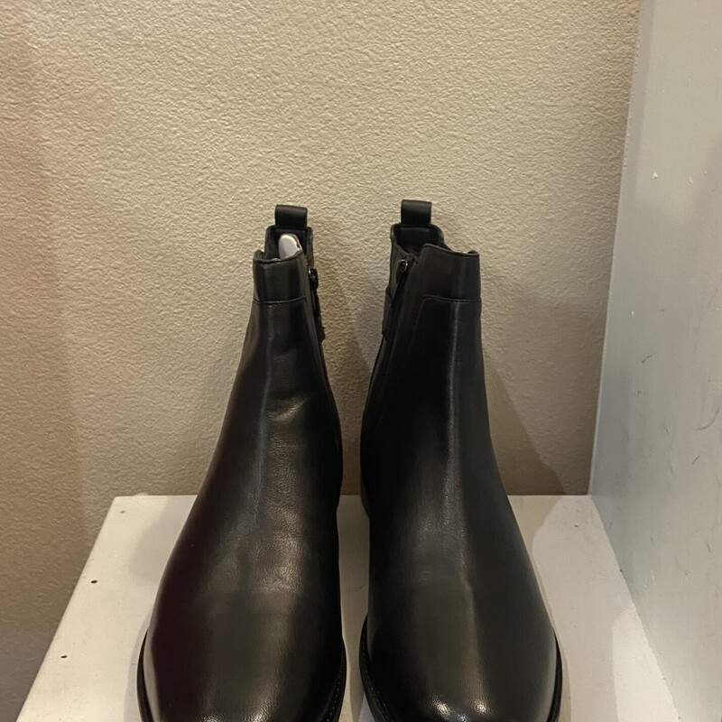 NWT Blk Lther Booti<br />
Black<br />
Size: 12 R $169