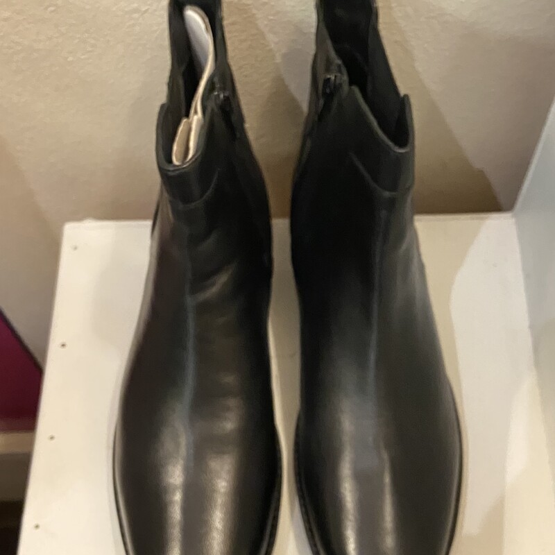 NWT Blk Lther Booti<br />
Black<br />
Size: 12 R $169