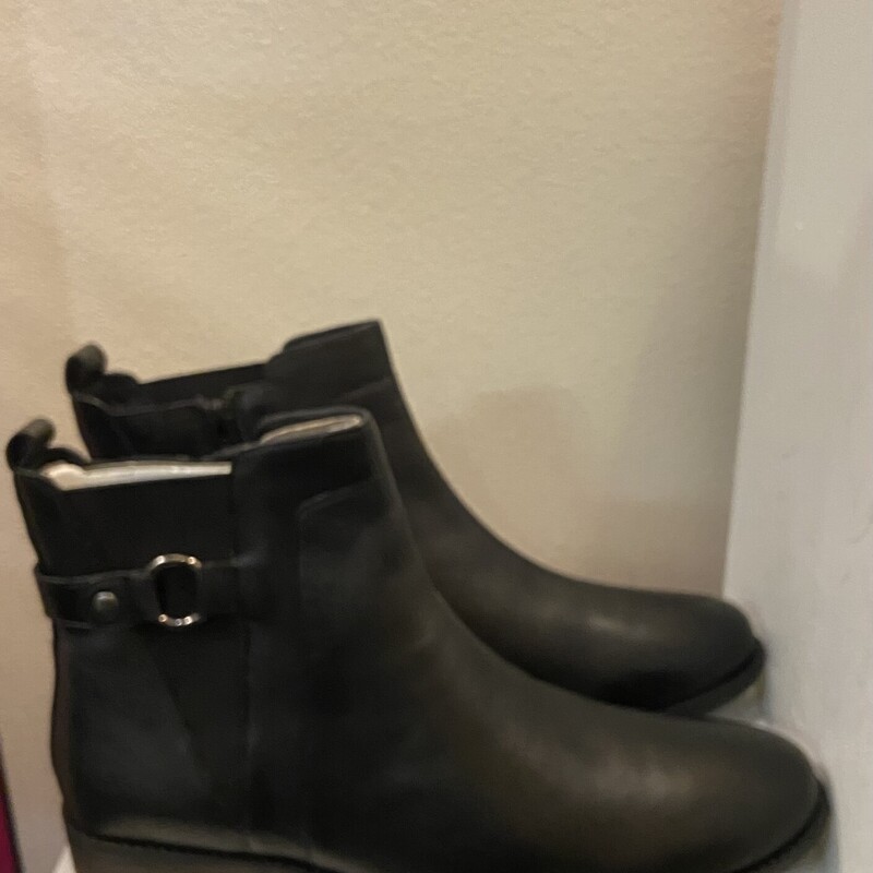 NWT Blk Lther Booti<br />
Black<br />
Size: 12 R $169
