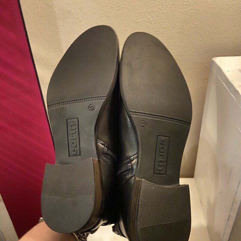 NWT Blk Lther Booti<br />
Black<br />
Size: 12 R $169