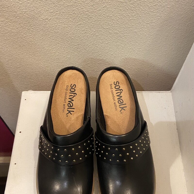 NIB Blk Lthr Stud Clog<br />
Black<br />
Size: 7.5 R $130