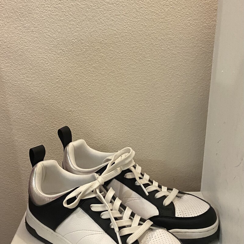 EUC Blk/W/S Sneaker