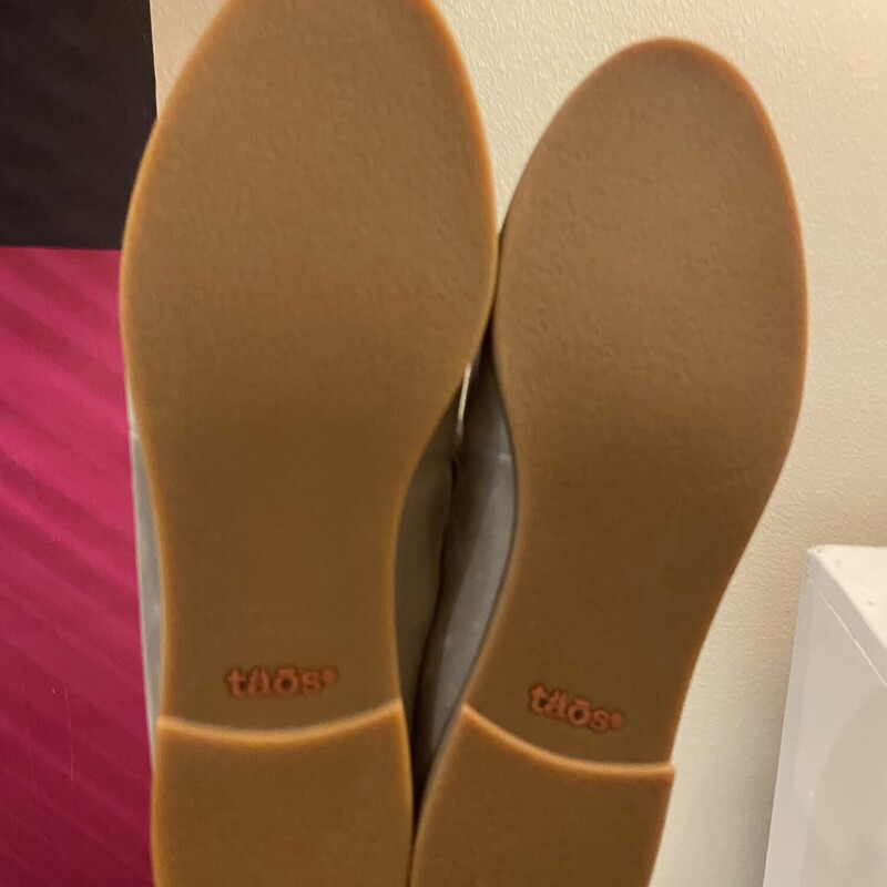 NEW Gy/O Snke L Mule<br />
Gry/org<br />
Size: 9 R$150