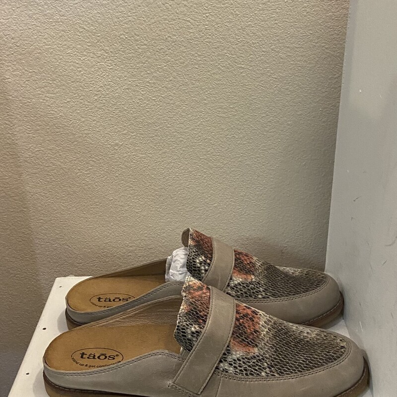 NEW Gy/O Snke L Mule<br />
Gry/org<br />
Size: 9 R$150