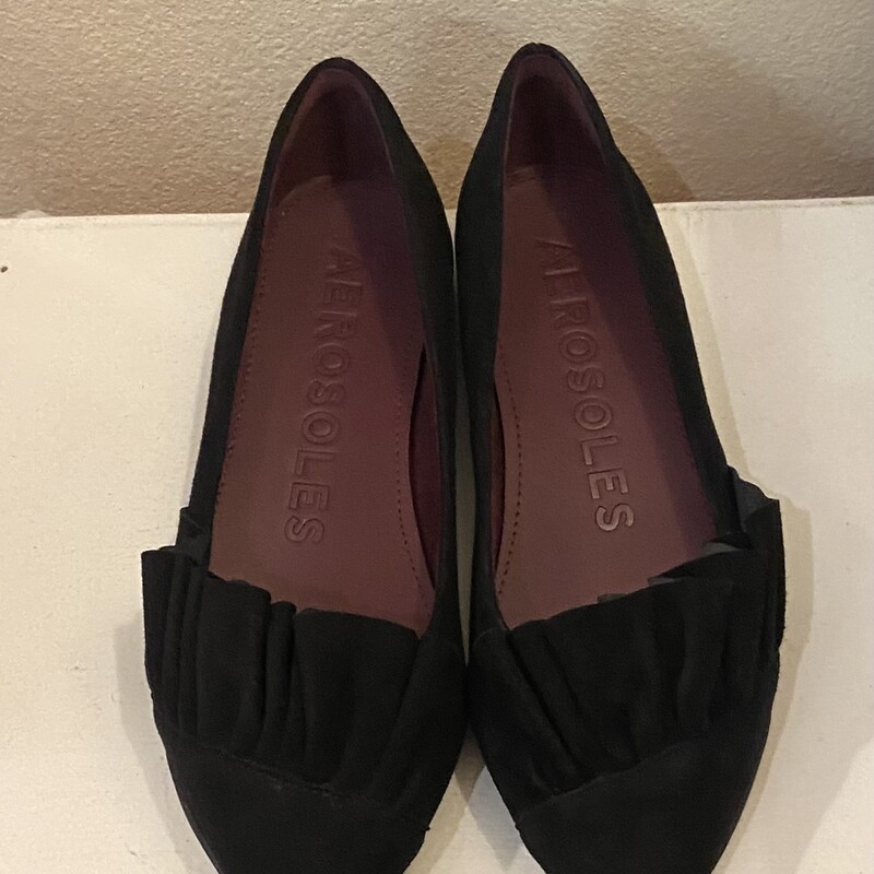 Blk Suede Rffl Flat<br />
Black<br />
Size: 7 R$89