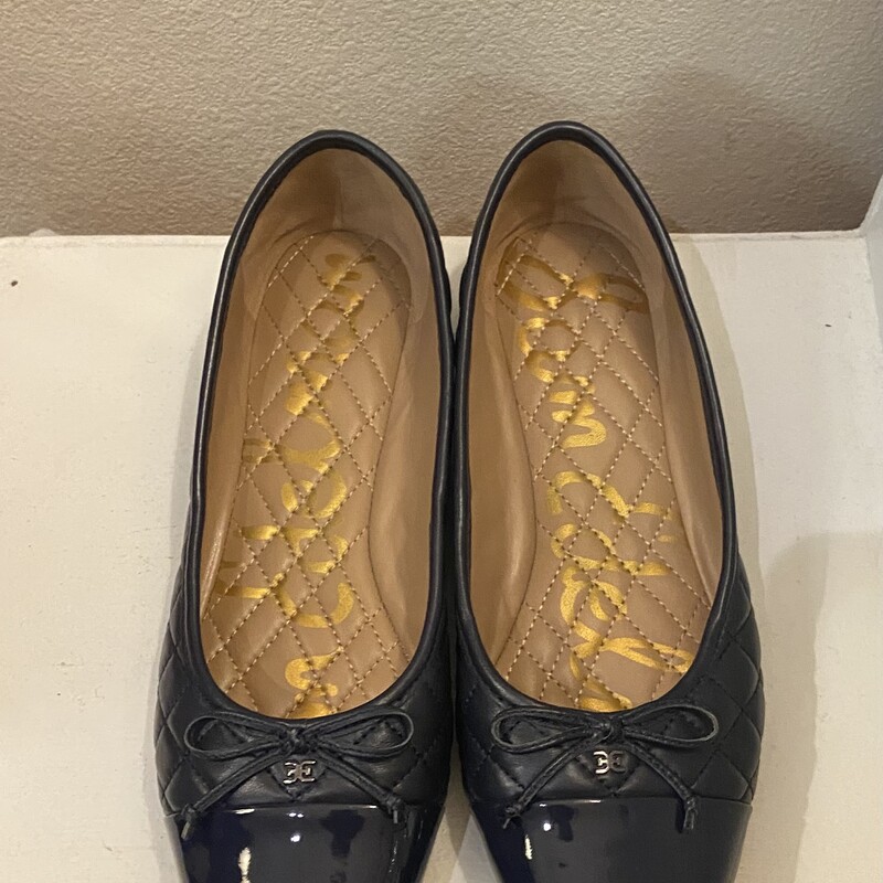 Navy Quilt Lther Pat Flat<br />
Navy<br />
Size: 7 R $79