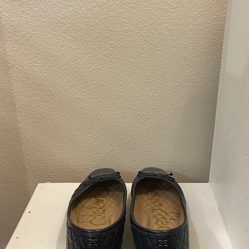 Navy Quilt Lther Pat Flat<br />
Navy<br />
Size: 7 R $79