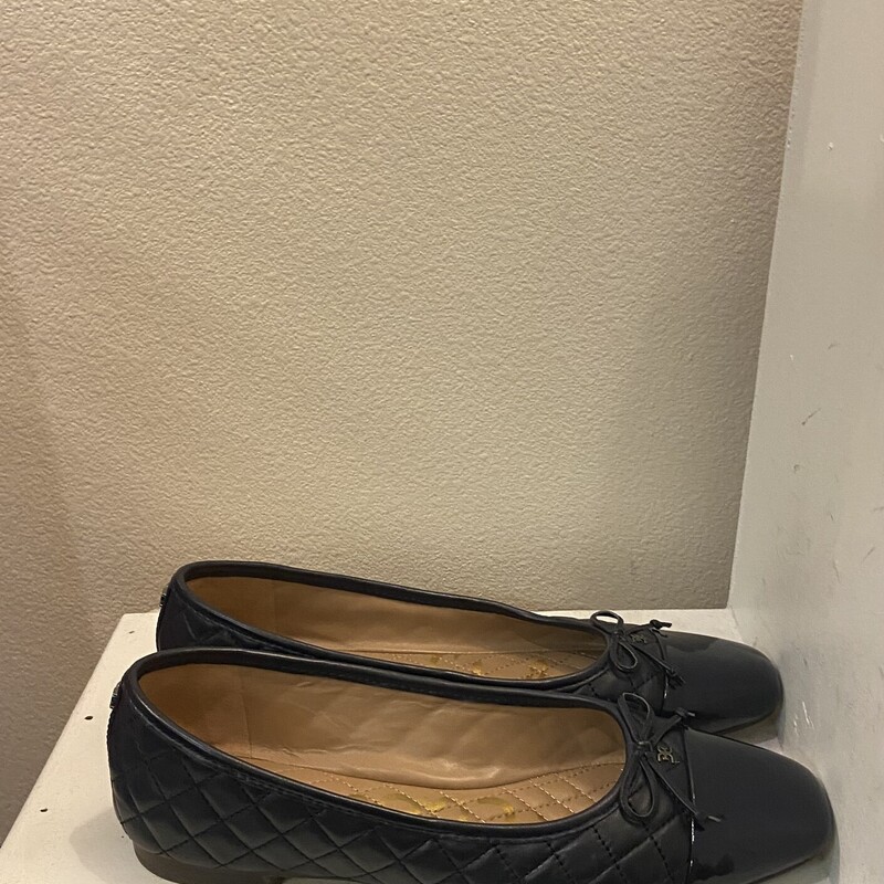 Navy Quilt Lther Pat Flat<br />
Navy<br />
Size: 7 R $79
