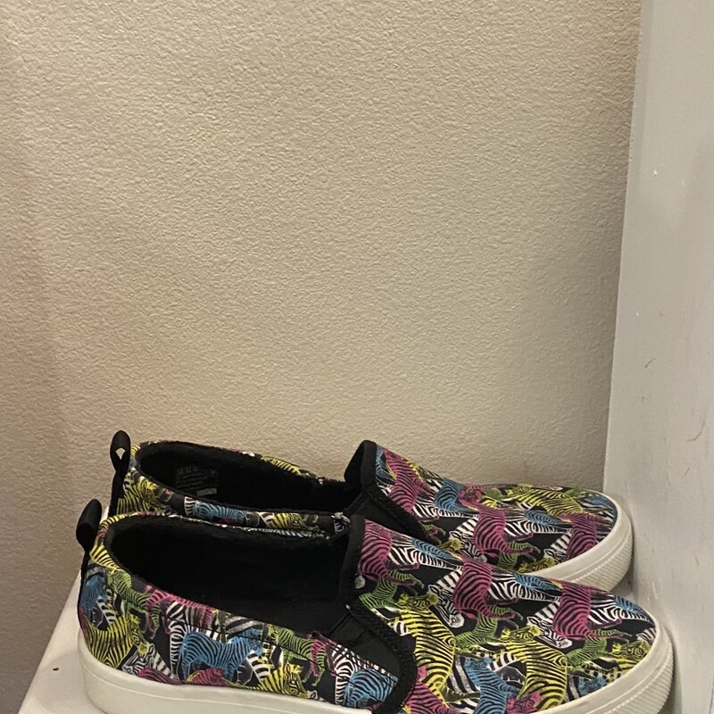 Bk/P/T Zebra Sneaker<br />
Blk/P/Y<br />
Size: 9.5 R$70