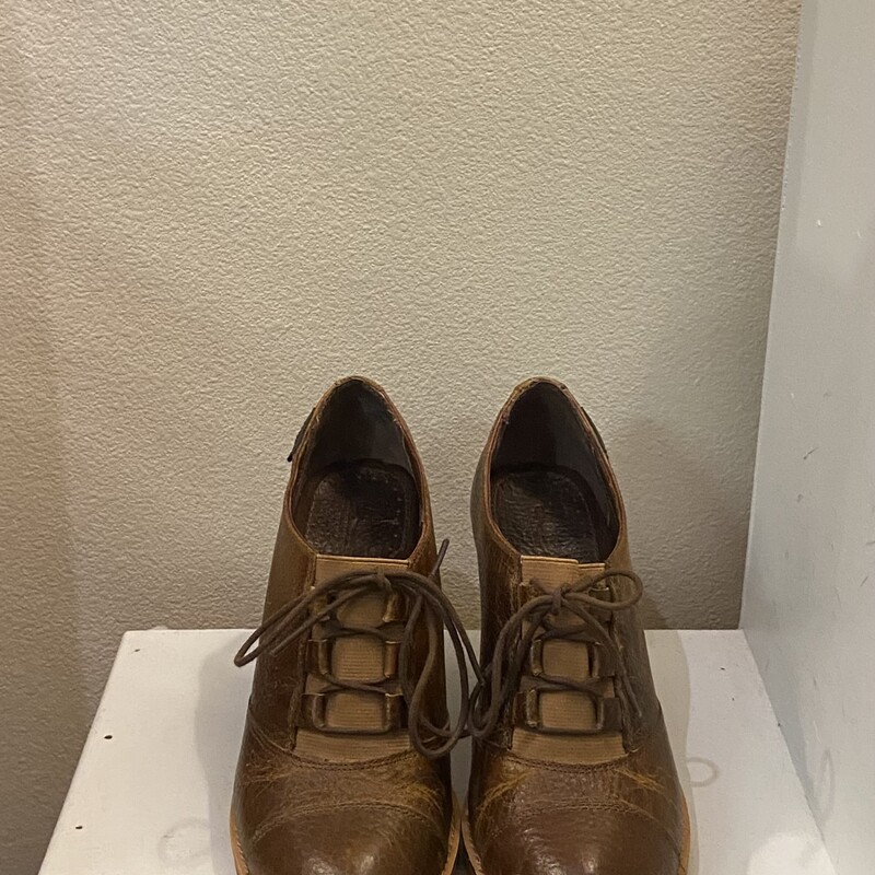 Brw Lthr Tie Heel Shoe<br />
Brown<br />
Size: 7 R$118