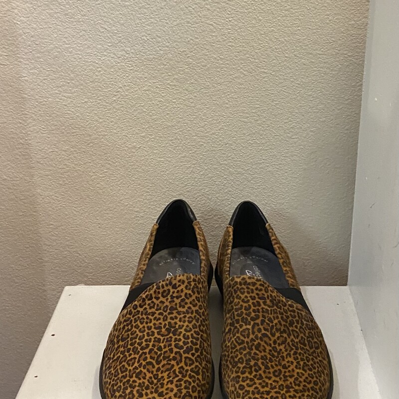 Brw/Blk Leop Fab Slipon<br />
Brw/Blk<br />
Size: 8.5 R$83