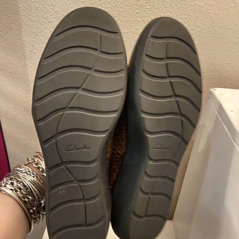 Brw/Blk Leop Fab Slipon<br />
Brw/Blk<br />
Size: 8.5 R$83