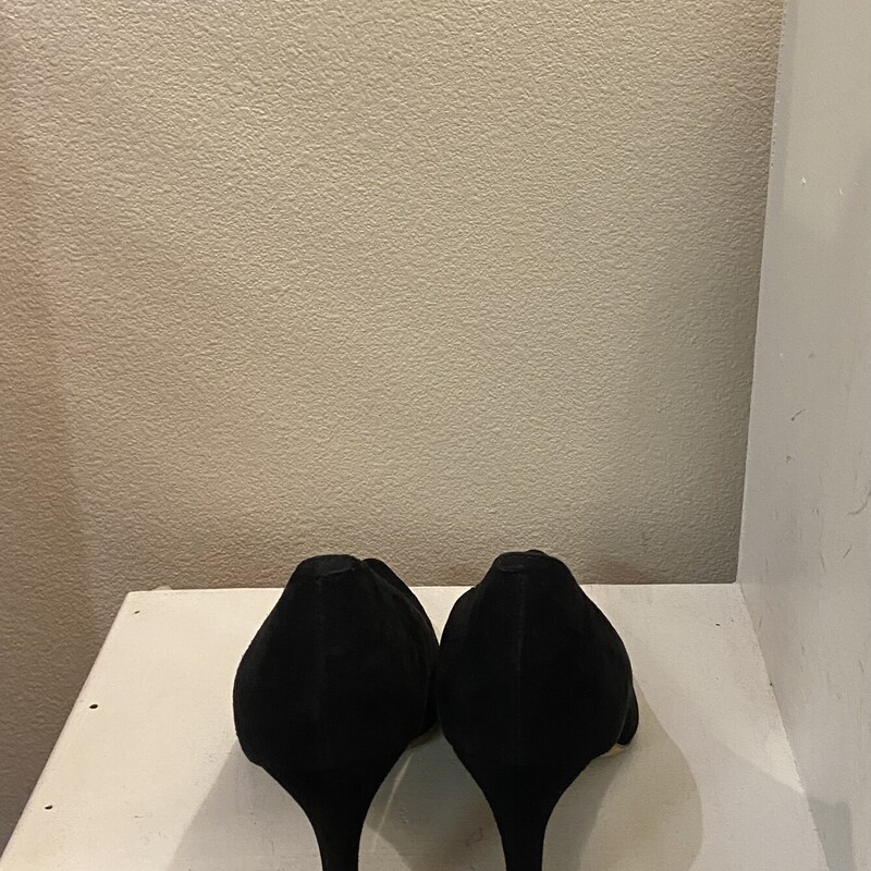 Blk Suede Heel<br />
Black<br />
Size: 7 R $150