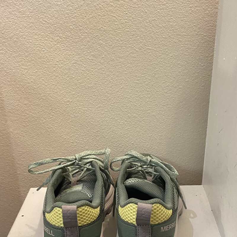 Sage/neon Running Shoe<br />
Sage/neo<br />
Size: 8.5 R $99