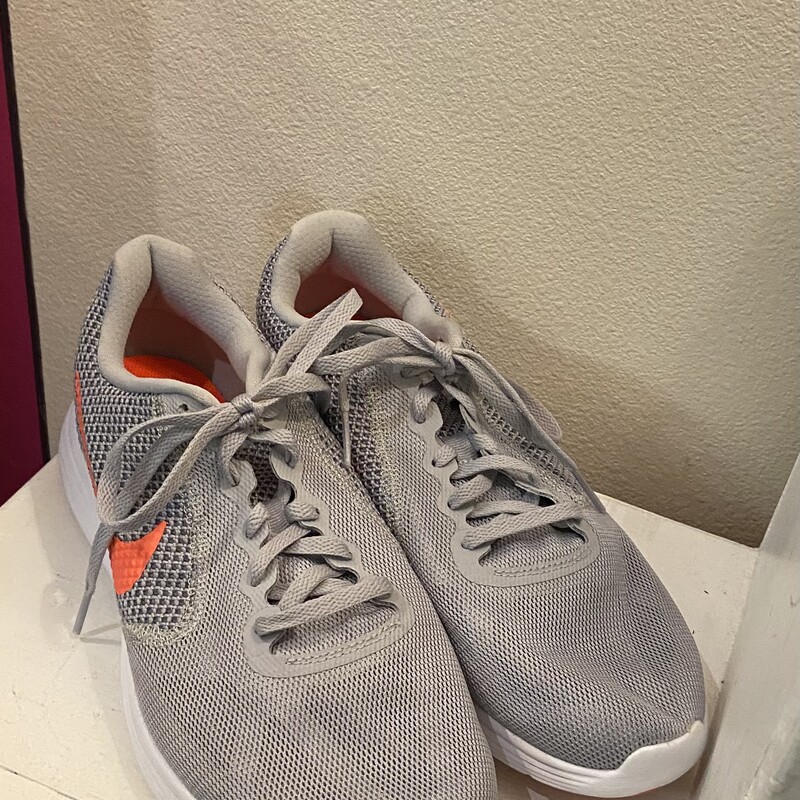 Gry/Corl Run Shoe<br />
Gry/Cora<br />
Size: 10 R$70