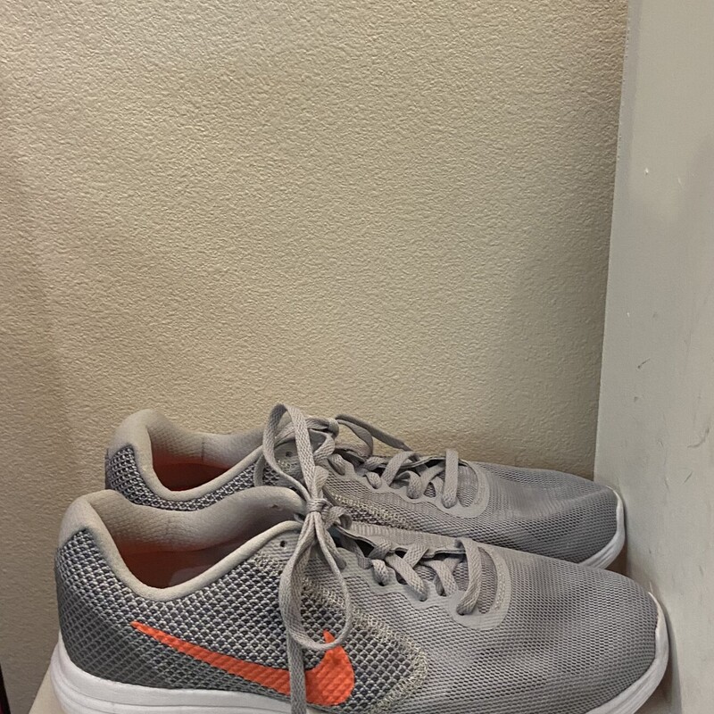 Gry/Corl Run Shoe<br />
Gry/Cora<br />
Size: 10 R$70