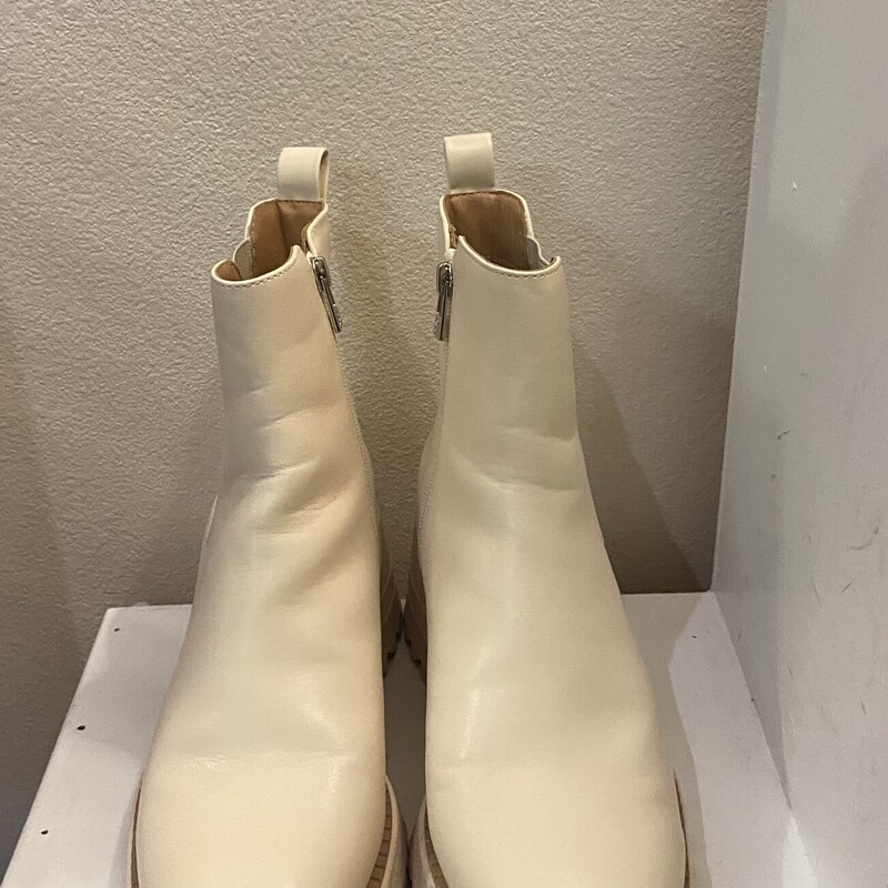 Bone Platform Boot<br />
Bone<br />
Size: 9 R$69