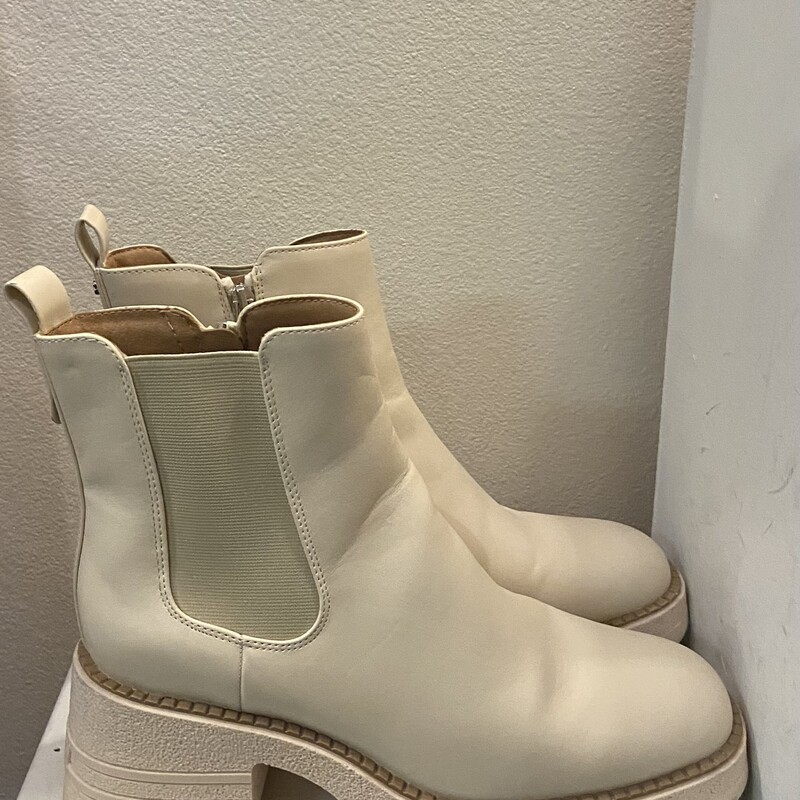 Bone Platform Boot<br />
Bone<br />
Size: 9 R$69