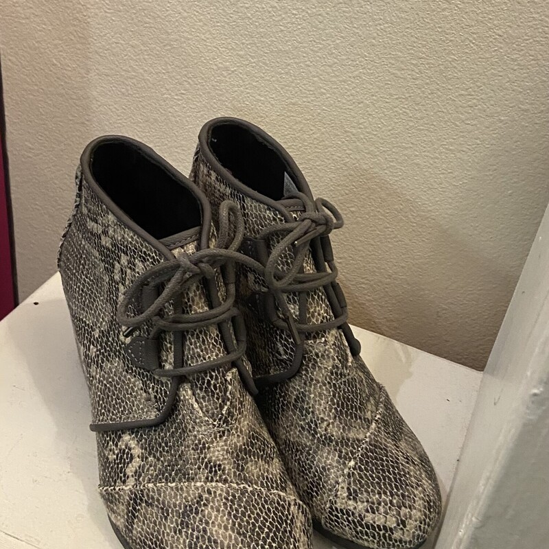 Gry Snake Tie Booti<br />
Grey<br />
Size: 8 R$79
