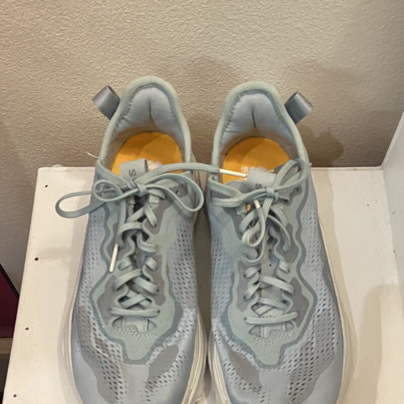 EUC Aqu/G Camo Sneak<br />
Aqua<br />
Size: 8 R$138