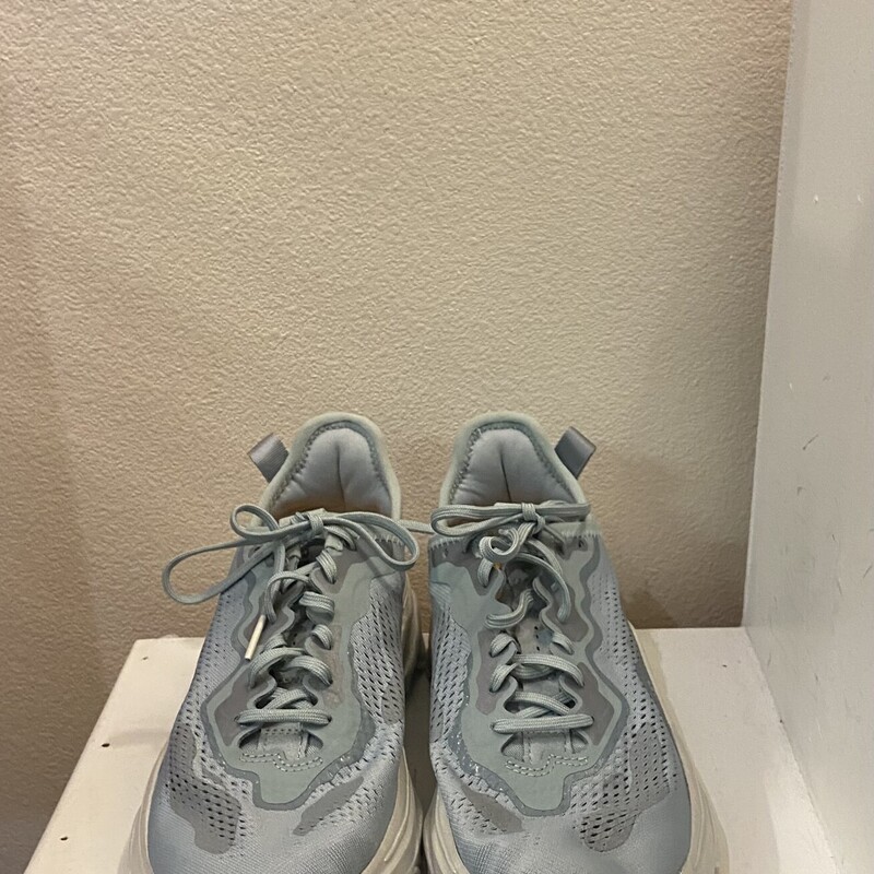 EUC Aqu/G Camo Sneak<br />
Aqua<br />
Size: 8 R$138