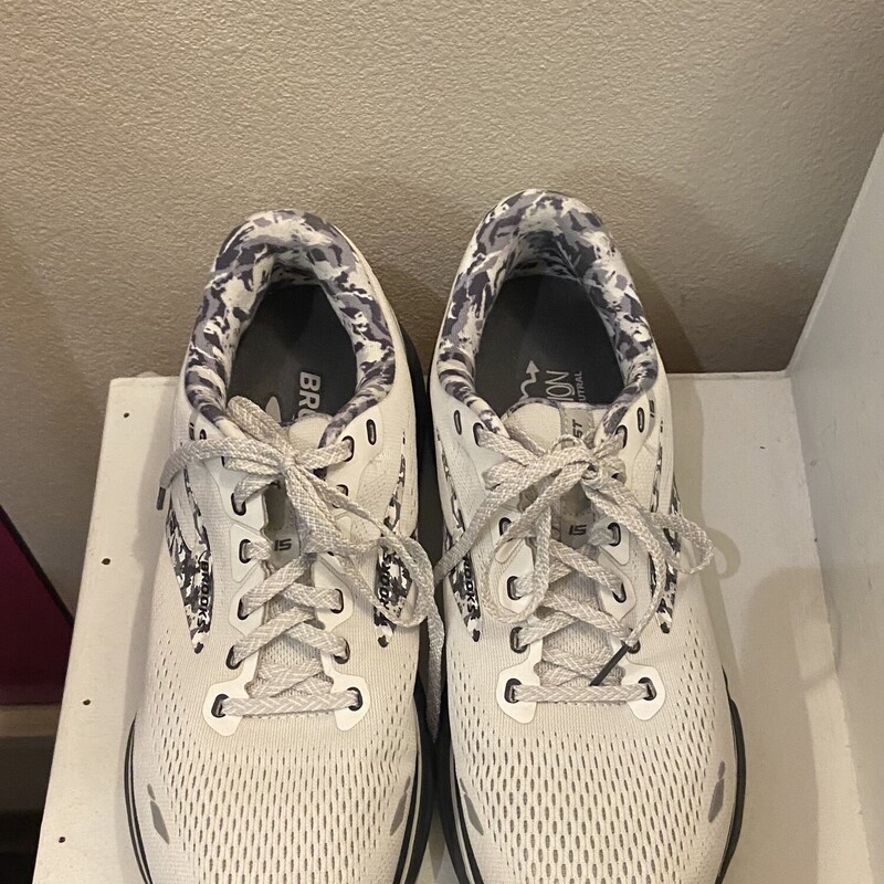 Gry/camo Run Shoe<br />
Grey<br />
Size: 10.5 R140