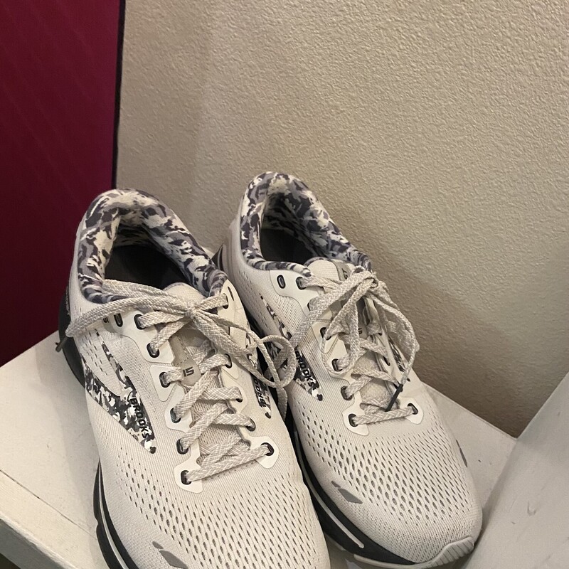 Gry/camo Run Shoe<br />
Grey<br />
Size: 10.5 R140