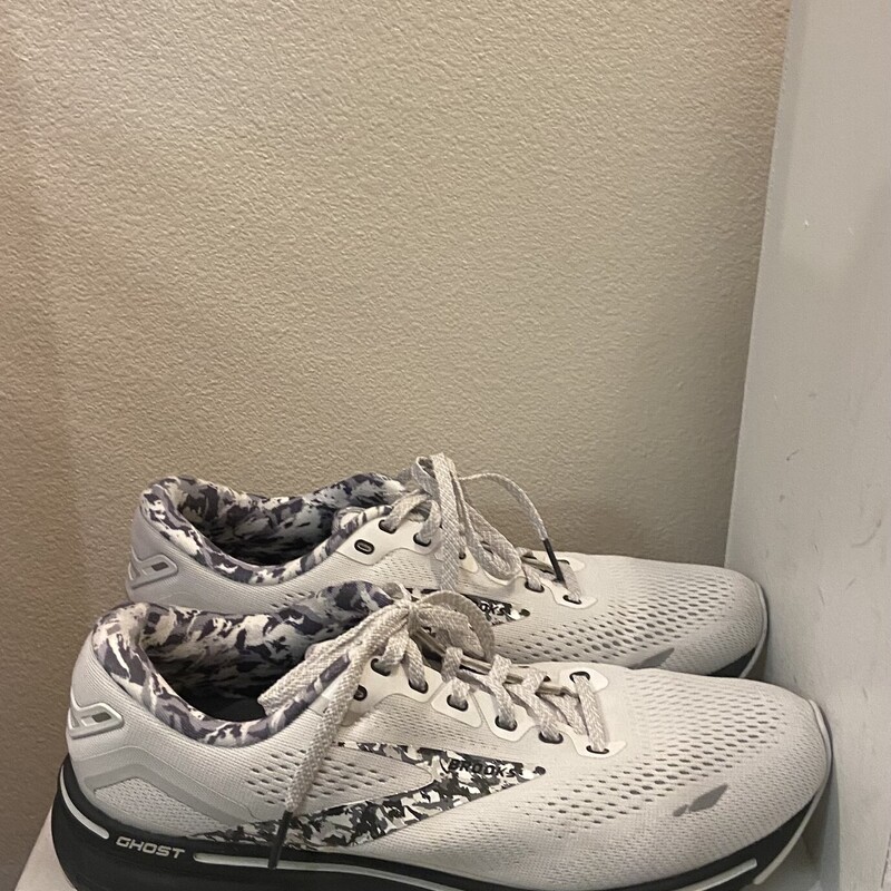 Gry/camo Run Shoe<br />
Grey<br />
Size: 10.5 R140