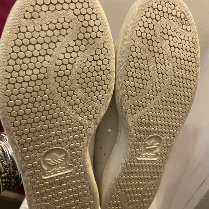 EUC Adidas Wht/Leop Sneak<br />
Wht/Brw<br />
Size: 9.5 R$90