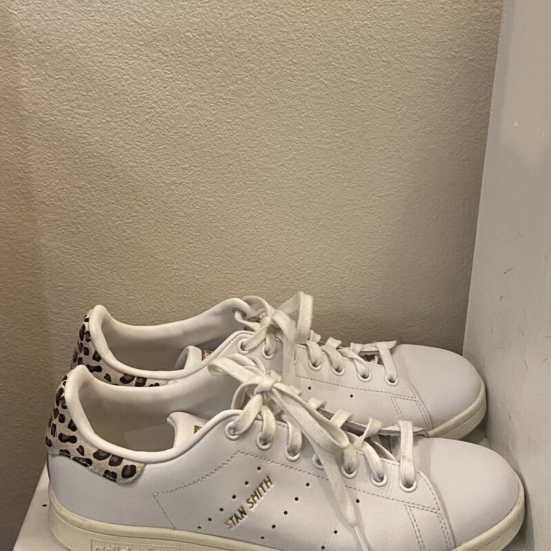 EUC Adidas Wht/Leop Sneak<br />
Wht/Brw<br />
Size: 9.5 R$90